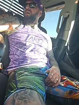 Stripchat Free Porn Cam of Beardedtattood