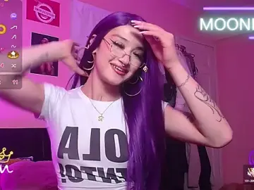 Stripchat Live Sex Cam of moonfiredancer