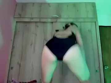 Stripchat Sex Cam of TANIA_06
