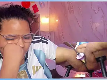 Stripchat Live Sex Cam of MhiaRey