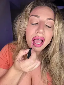 Stripchat Live Sex of miamellycious