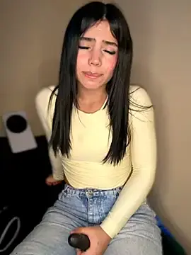 Stripchat Watch Live Sex Cams of Laura-Khalifa