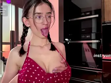 Stripchat Free Porn Cam of YummyTati