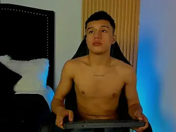 Stripchat Sex Cam of Dominik_Souza