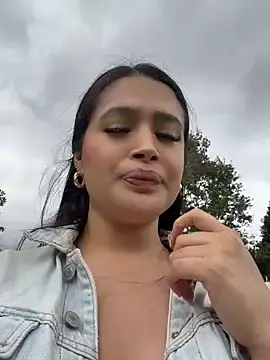 Stripchat Watch Live Sex Cams of Sara_fun