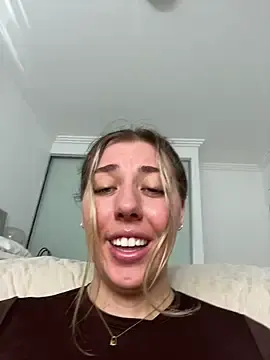 Stripchat Free Porn Cam of Aussielulu