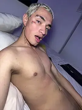 Stripchat Adult Video Chat of santikhalifa