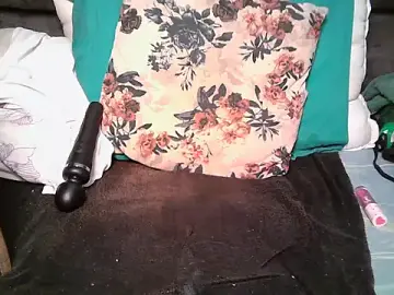 Stripchat Sex Cam of JuicyGoddessXO