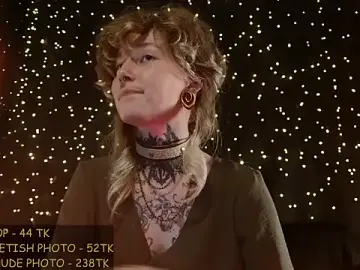 Stripchat Live Sex Cam of Littlespacemouse