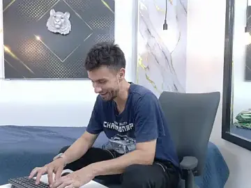 Stripchat Free Porn Cam of KingOfTemptation