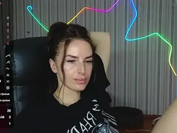 Stripchat Live Sex Cam of xx_adrihanna_xx