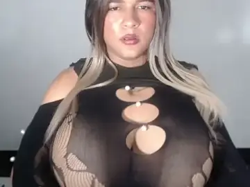 Stripchat Free Live Porn of paola_zam