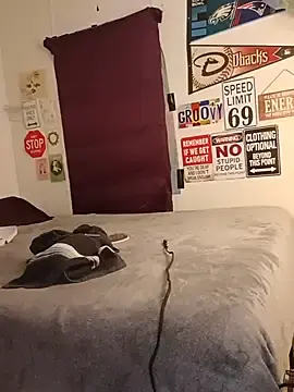 Stripchat Live Sex Cam of snowbird1117