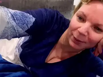 Stripchat Sex Cam of l4dyc4pricorn76