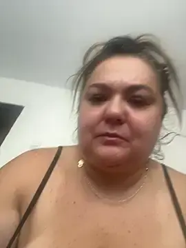 Stripchat Sex Cam of MikyVesela