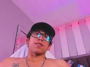 Stripchat Sex Cam of AkazaBoy_