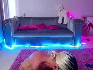 Stripchat Sex Cam of Skinny_Nally