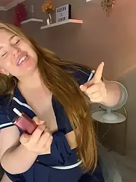 Stripchat Live Sex Cam of RedFoxQueen
