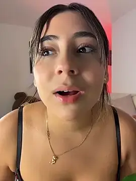 Stripchat Live Sex Cam of MelodyRey__