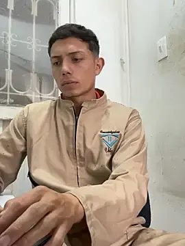 Stripchat Live Sex Cam of santiObrero