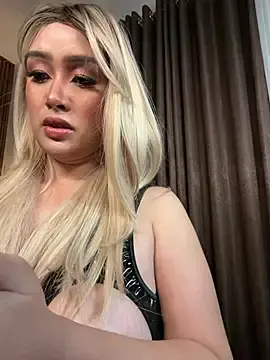 Stripchat Free Live Porn of Miss_antonia