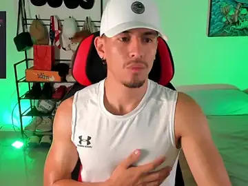Stripchat Sex Cam of Aaronfox_x