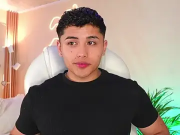 Stripchat Sex Cam of MatiasKorn
