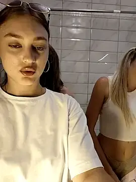 Stripchat Sex Cam of caressyourself
