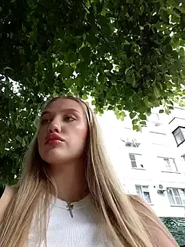 Stripchat Best Webcam of caressyourself