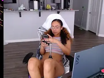 Stripchat Watch Live Sex Cams of ReeseZen