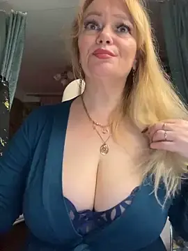 Stripchat Adult Webcam of Sweet-blonde