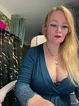 Stripchat Live Sex Cam of Sweet-blonde
