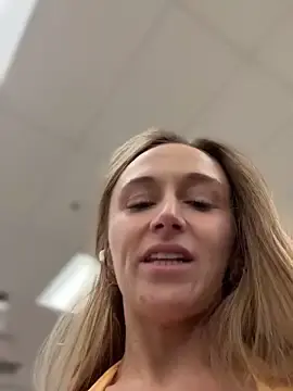 Stripchat Free Porn Cam of lunagirl13