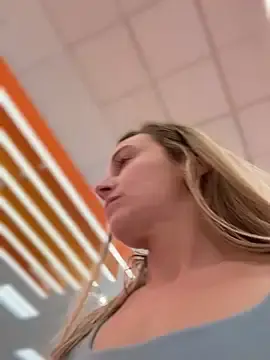 Stripchat Live Sex of lunagirl13