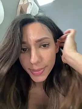 Stripchat Sex Chat of -_MiaQueen_-