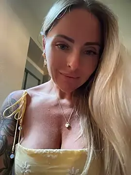 Stripchat Live Porn of EmaSalis
