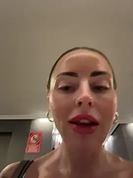 Stripchat Sex Cam of EmaSalis