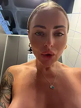 Stripchat Live Porn of EmaSalis