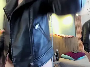 Stripchat Sex Cam of IsisNoir