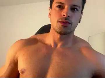 Stripchat Live Sex Cam of Lucasfit24