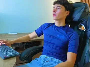 Stripchat Sex Cam of Esteban_Fire