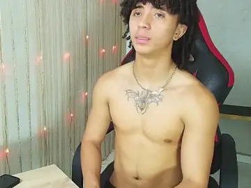 Stripchat Sex Cam of kim_curlyy