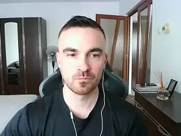 Stripchat Live Sex Cam of mu5clemania2