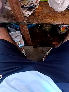 Stripchat Live Sex Cam of Desindianbull69