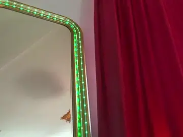 Stripchat Free Porn Cam of Foxxxy_MILF
