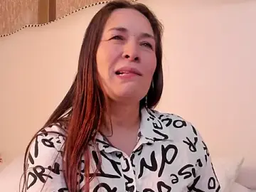 Stripchat Live Sex Cam of helen_larkin