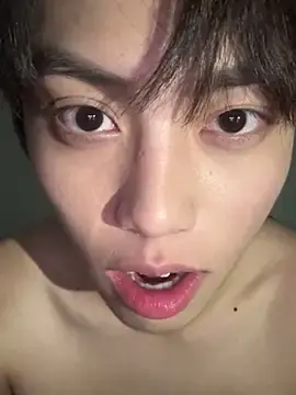 Stripchat Sex Cam of Ethan7063
