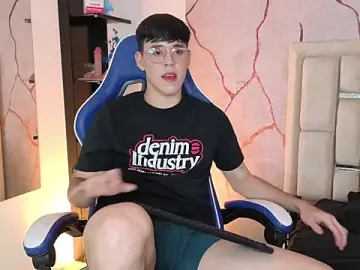 Stripchat Live Sex Cam of Tom_Parker_