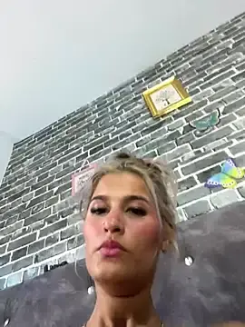 Stripchat Sex Cam of taty_juts