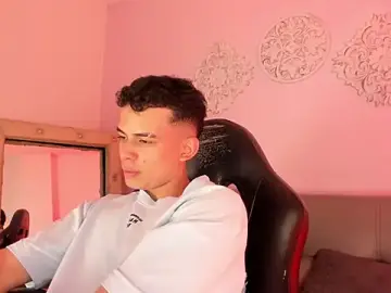 Stripchat Free Porn Cam of Matheww_strong